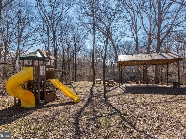 104 W Amhurst Pl, Sterling VA 20164