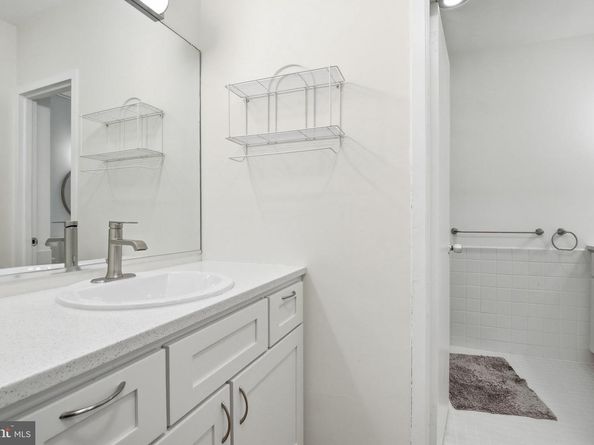 4100 Cathedral Avenue NW 818, Washington DC 20016