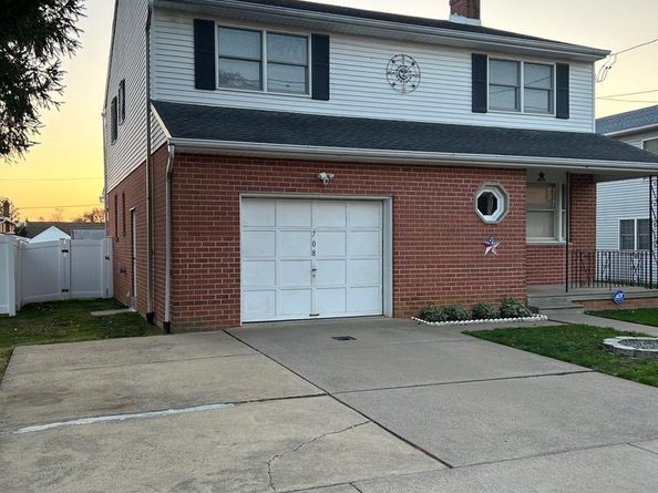 708 Hoffnagle Street, Philadelphia PA 19111