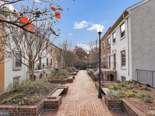 4339 Massachusetts Avenue NW 4339, Washington DC 20016