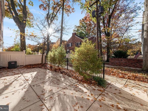 1247 N Van Dorn Street, Alexandria VA 22304