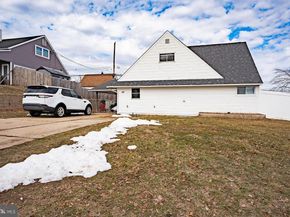 42 Hollyhock Lane, Levittown PA 19055