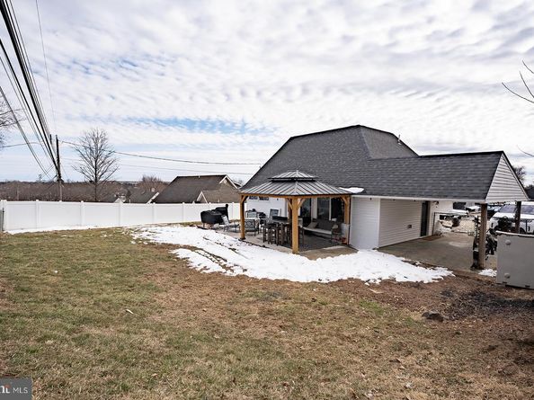 42 Hollyhock Lane, Levittown PA 19055