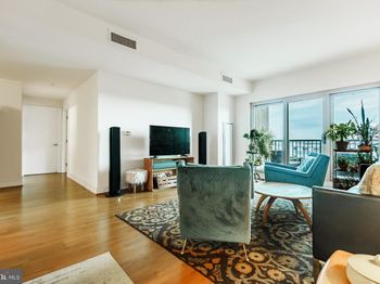 717 S Chris Columbus Boulevard