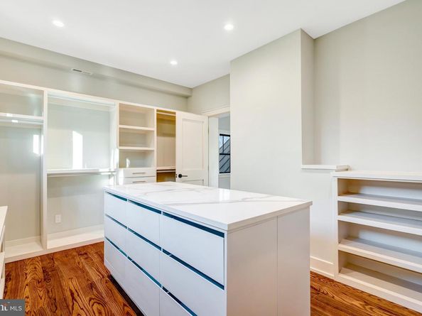 5921 Chesterbrook Road, Mclean VA 22101