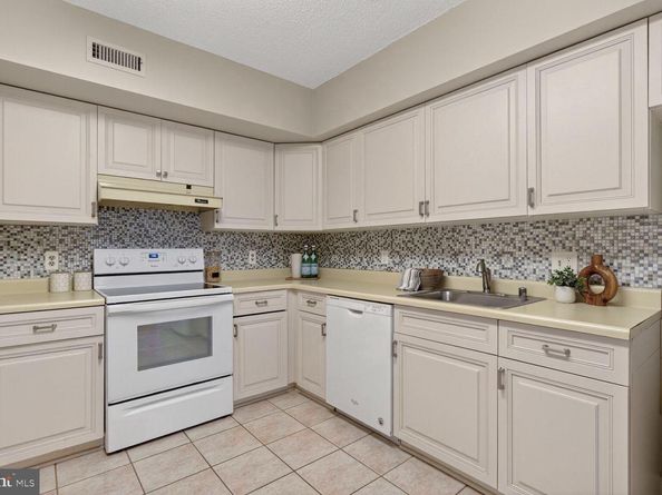 4550 N Park Avenue 301, Chevy Chase MD 20815