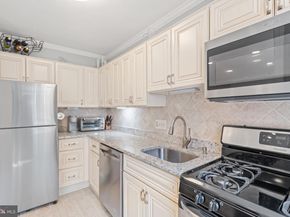 1021 S Barton Street 124, Arlington VA 22204