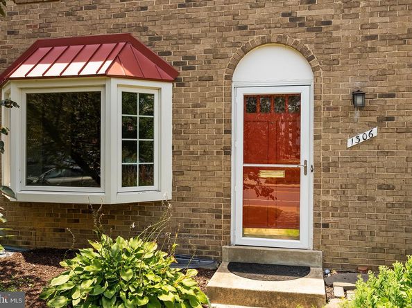 1306 Commonwealth Avenue, Alexandria VA 22301