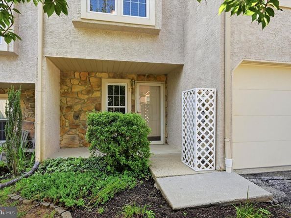 1 Forsythia Court, Lafayette Hill PA 19444