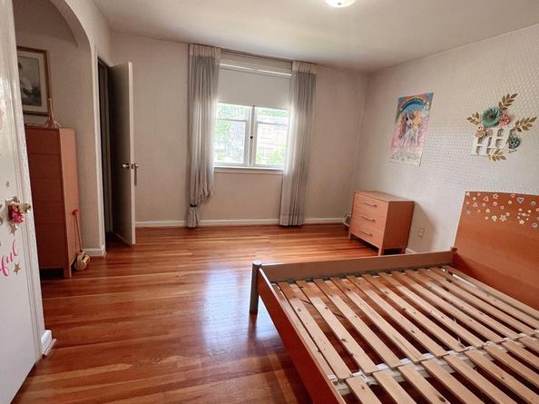 1012 Saint Vincent Street, Philadelphia PA 19111