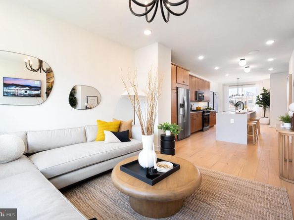 141 Shannon Mews, Alexandria VA 22304