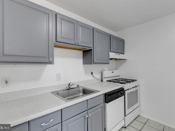 523 N Armistead Street 102, Alexandria VA 22312