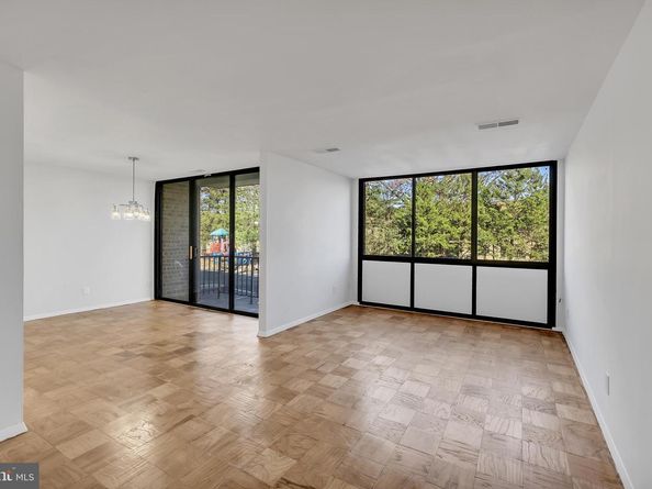 523 N Armistead Street 102, Alexandria VA 22312