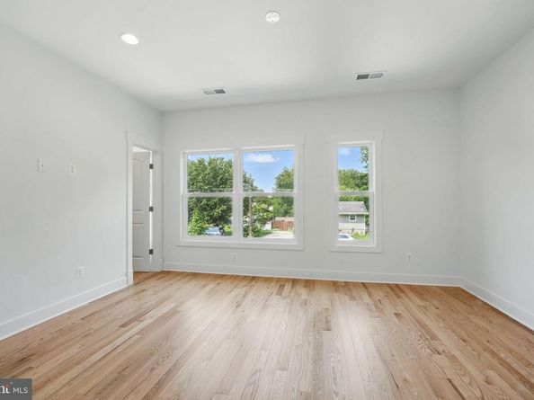 3857 Pinewood Terrace, Falls Church VA 22041