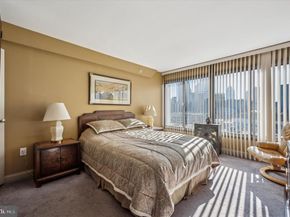 2001 Hamilton Street 1024, Philadelphia PA 19130