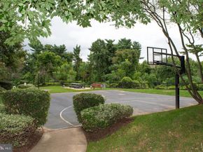 1521 Spring Gate Drive 10102, Mclean VA 22102