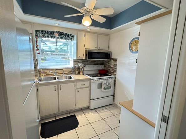2822 Crosley Drive W E, West Palm Beach FL 33415