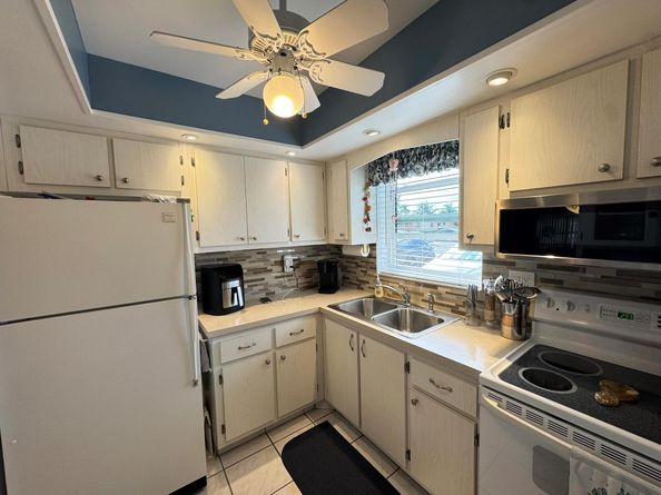 2822 Crosley Drive W E, West Palm Beach FL 33415
