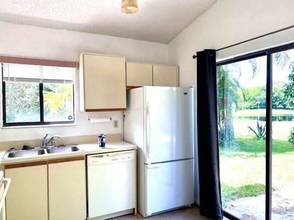 11 Mayfield Way, Boynton Beach FL 33426