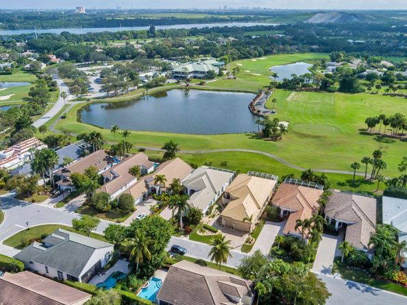 6690 Oakmont Way, West Palm Beach FL 33412