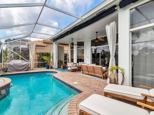 6690 Oakmont Way, West Palm Beach FL 33412