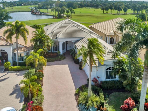 6690 Oakmont Way, West Palm Beach FL 33412