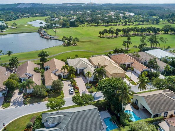 6690 Oakmont Way, West Palm Beach FL 33412