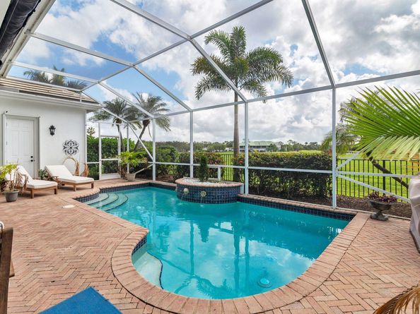 6690 Oakmont Way, West Palm Beach FL 33412