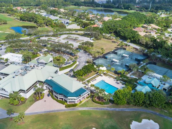 6690 Oakmont Way, West Palm Beach FL 33412