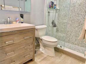 7230 Fairway Dr F8, Miami Lakes FL 33014