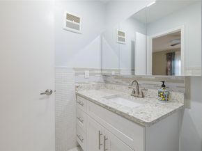 5071 W Oakland Park Blvd 209, Lauderdale Lakes FL 33313