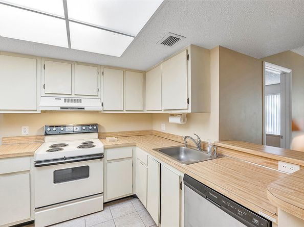 5530 NW 44th Street 216 C, Lauderhill FL 33319