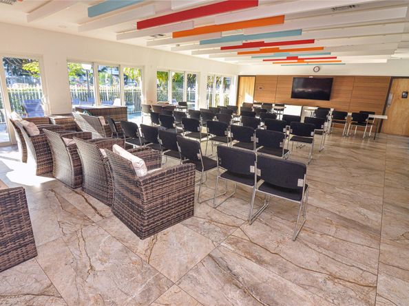 2661 S Course Dr 707, Pompano Beach FL 33069