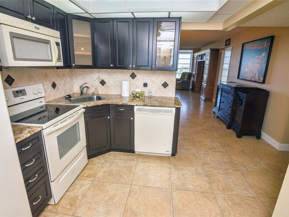 2661 S Course Dr 707, Pompano Beach FL 33069