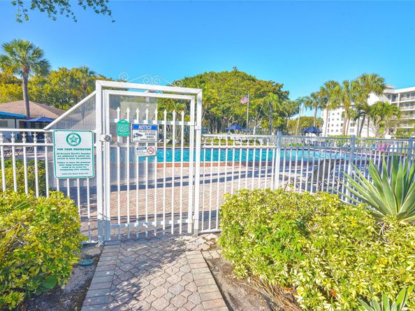 2661 S Course Dr 707, Pompano Beach FL 33069