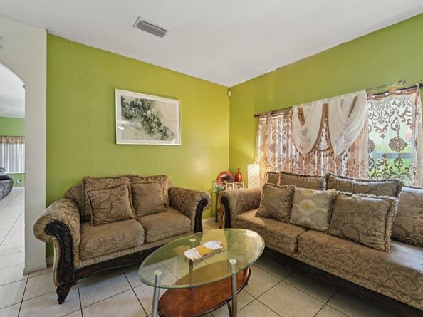 2921 NW 33rd Ter 2921, Lauderdale Lakes FL 33311