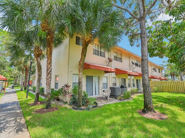 2921 NW 33rd Ter 2921, Lauderdale Lakes FL 33311