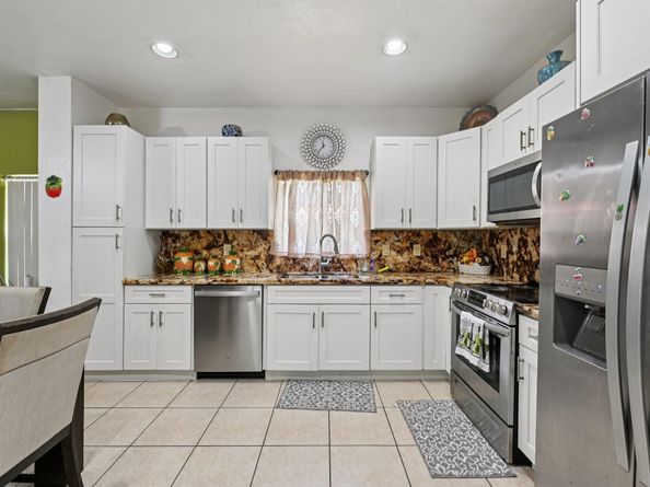 2921 NW 33rd Ter 2921, Lauderdale Lakes FL 33311