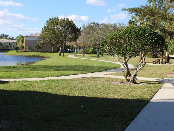 1700 Crestwood Ct S 1715, Royal Palm Beach FL 33411