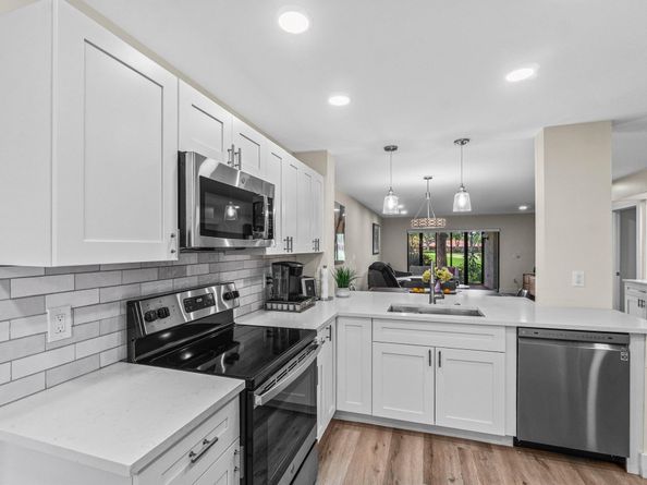 18 Stratford Drive Unit E, Boynton Beach FL 33436
