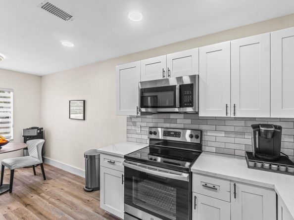 18 Stratford Drive Unit E, Boynton Beach FL 33436