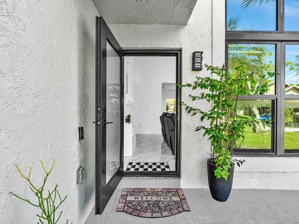 531 NW 207th Ave, Pembroke Pines FL 33029