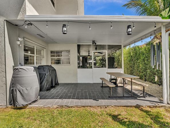 531 NW 207th Ave, Pembroke Pines FL 33029
