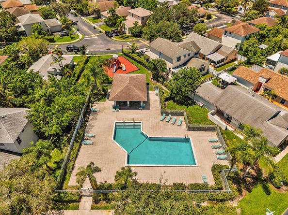 531 NW 207th Ave, Pembroke Pines FL 33029