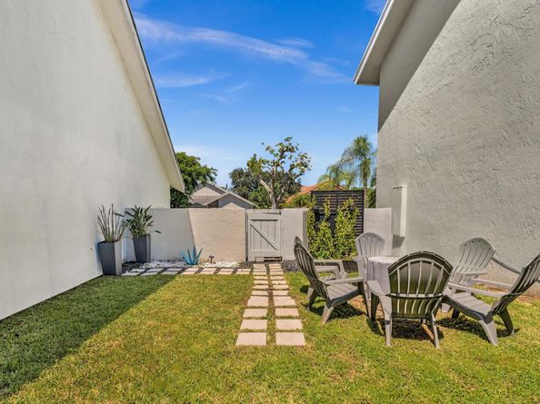 531 NW 207th Ave, Pembroke Pines FL 33029