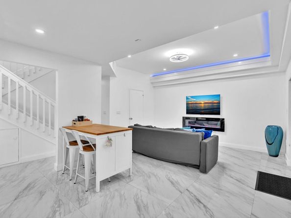 531 NW 207th Ave, Pembroke Pines FL 33029
