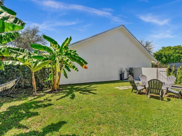 531 NW 207th Ave, Pembroke Pines FL 33029
