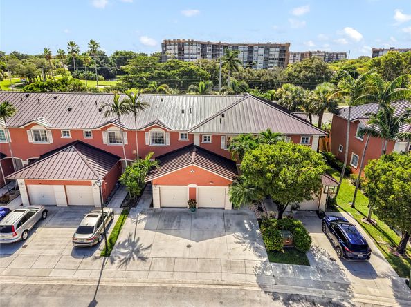 964 NW 100th Ave, Pembroke Pines FL 33024