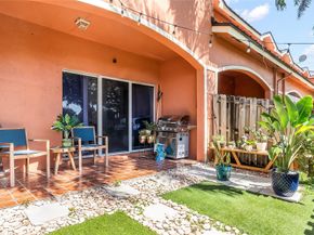 964 NW 100th Ave, Pembroke Pines FL 33024
