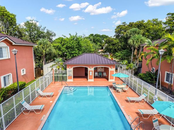 964 NW 100th Ave, Pembroke Pines FL 33024